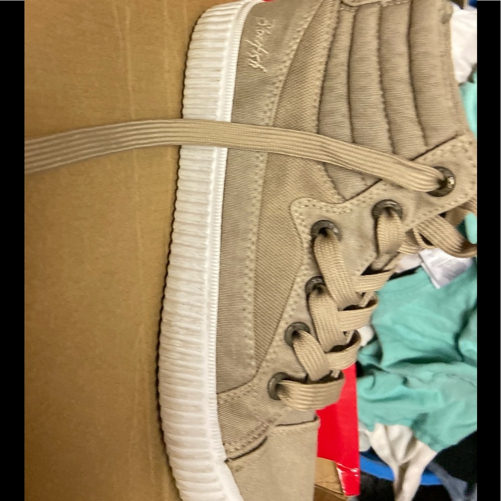 Blowfish sneaker like new